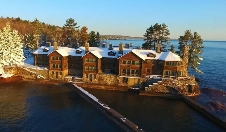 What Is The Largest Log Cabin In The World?